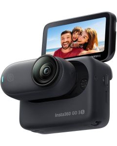 كاميرا Insta360 GO 3s بدقة فيديو تصل إلى 4K، أقصى معدل نقل بيانات للفيديو 120 ميجابت/ثانية، سعة تخزين 128 جيجابايت، مزودة بـ Action Pod وتثبيت تلقائي، متوافقة مع Apple FindMy، مزودة بقلادة مغناطيسية باللون الأسود.